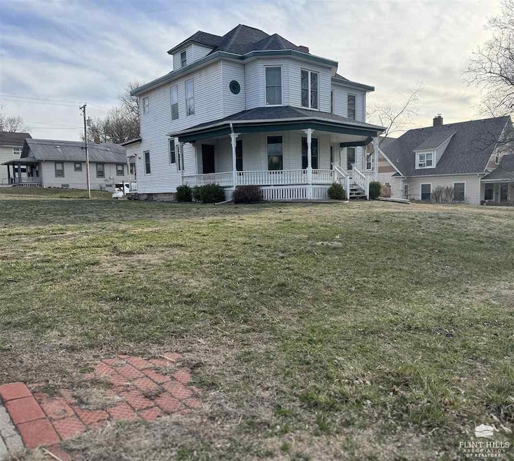 406 W 8th St, Concordia, KS 66901 - photo 1