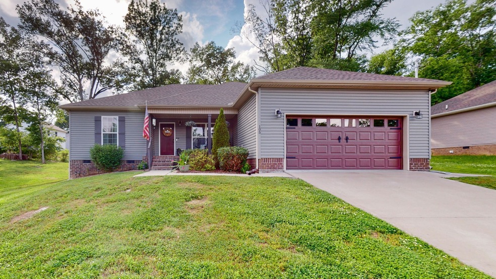105 Doak St, Shelbyville, TN 37160 - photo 1