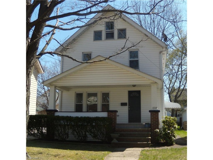 1727 7th St. Vinyl siding and vinyl windows. Large