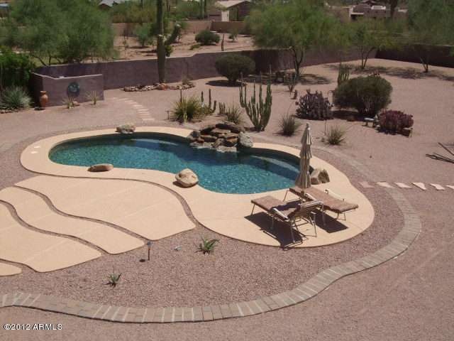 BEAUTIFUL BACK YARD W/PEBBLE TEC POOL
