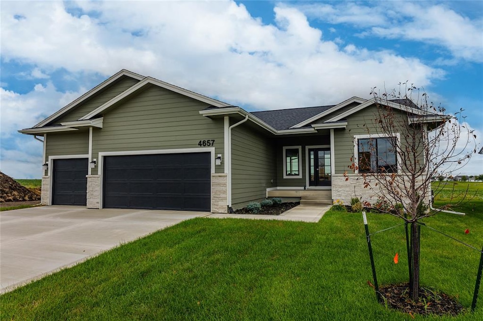 4657 177th St, Urbandale, IA 50263 - photo 1