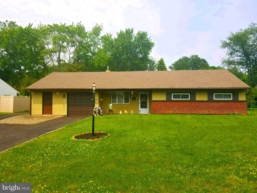 1081 Jeffrey Dr, Southampton, PA 18966 - photo 1