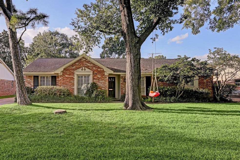 10022 Wickersham Ln, Houston, TX 77042 - photo 1