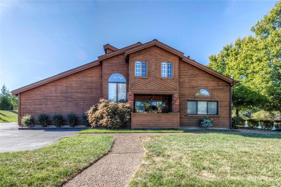 PRIME Lakefront End Unit!