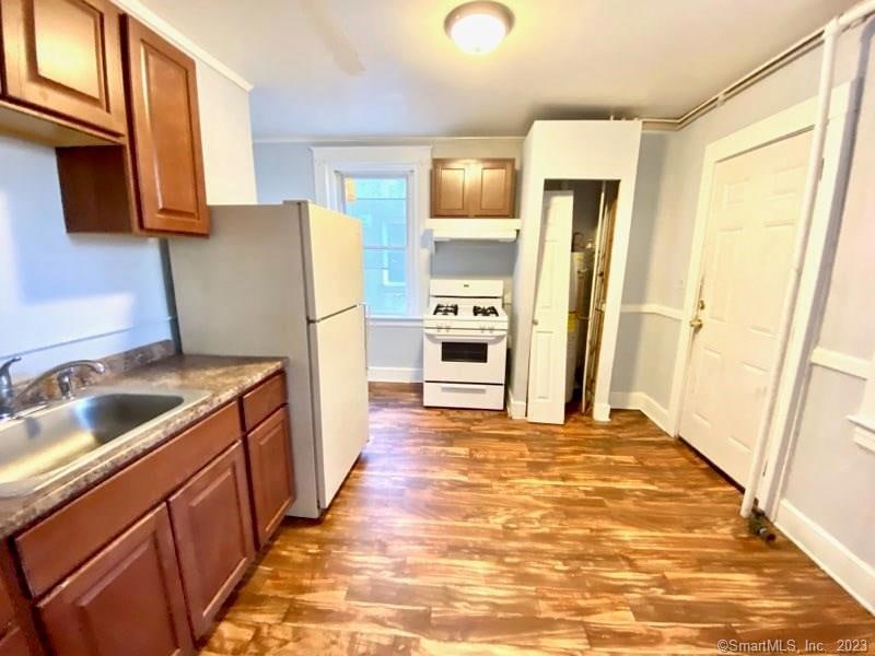 166 Glen St unit 4, New Britain, CT 06051 - photo 1