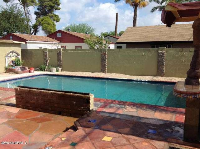 145 e buena vista pool
