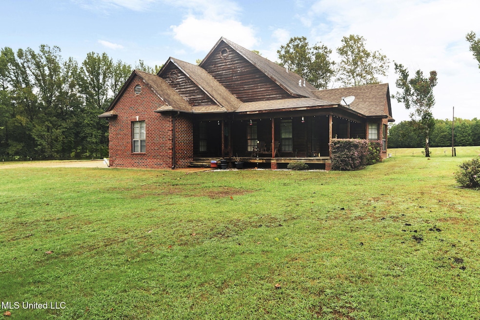 5450 Dean Rd, Lake Cormorant, MS 38641 - photo 1