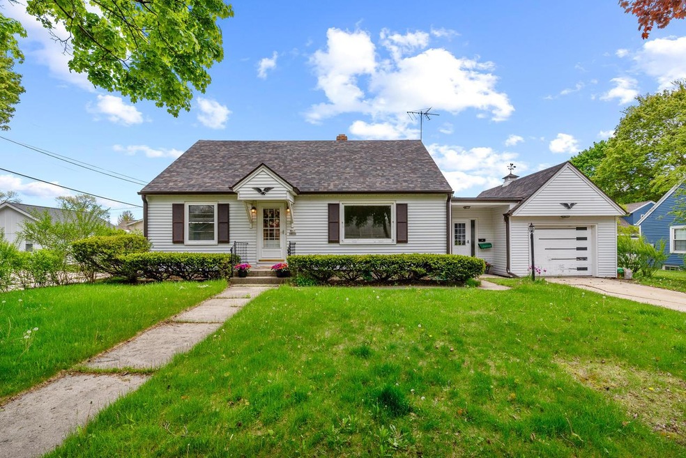 W67N806 Franklin Ave-27
