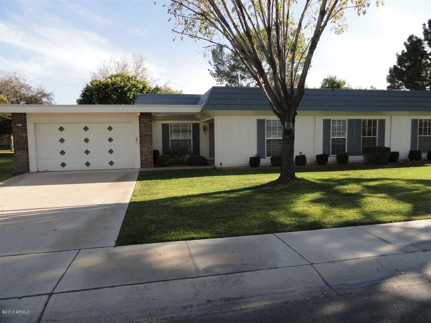 10117 W Highwood Ln, Sun City, AZ 85373 - photo 1