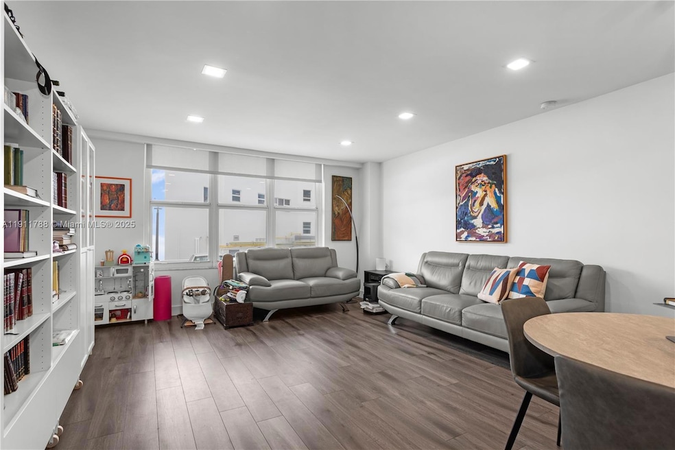 Carriage Club South unit 1G, Miami Beach, FL 33140 - photo 1