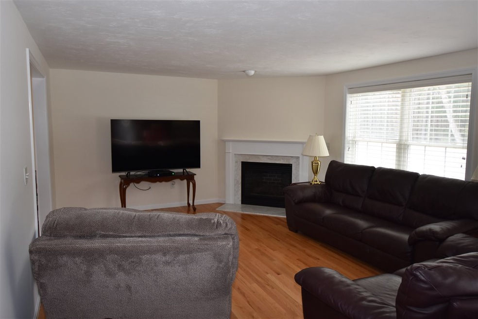 10 Bayberry Cir, Nashua, NH 03062 - photo 1