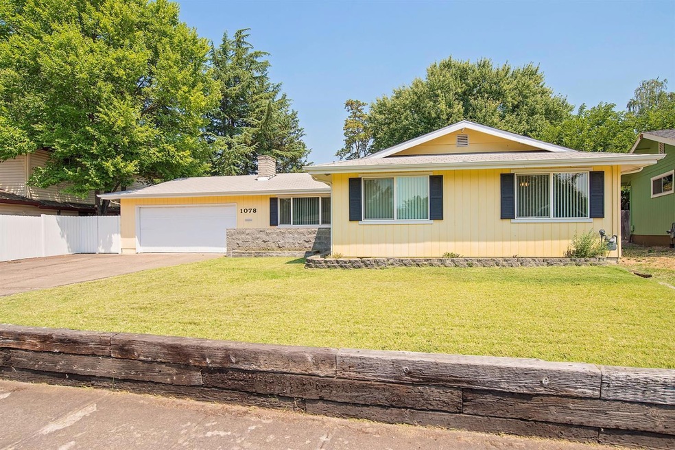 1078 N 5th St, Central Point, OR 97502 - photo 1