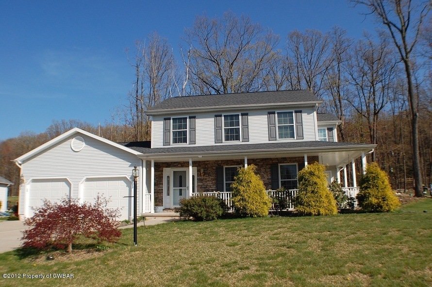 167 Kestrel Rd, Mountain Top, PA 18707 - photo 1