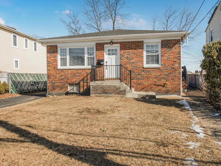 122 Heights Dr, Yonkers, NY 10710 - photo 1