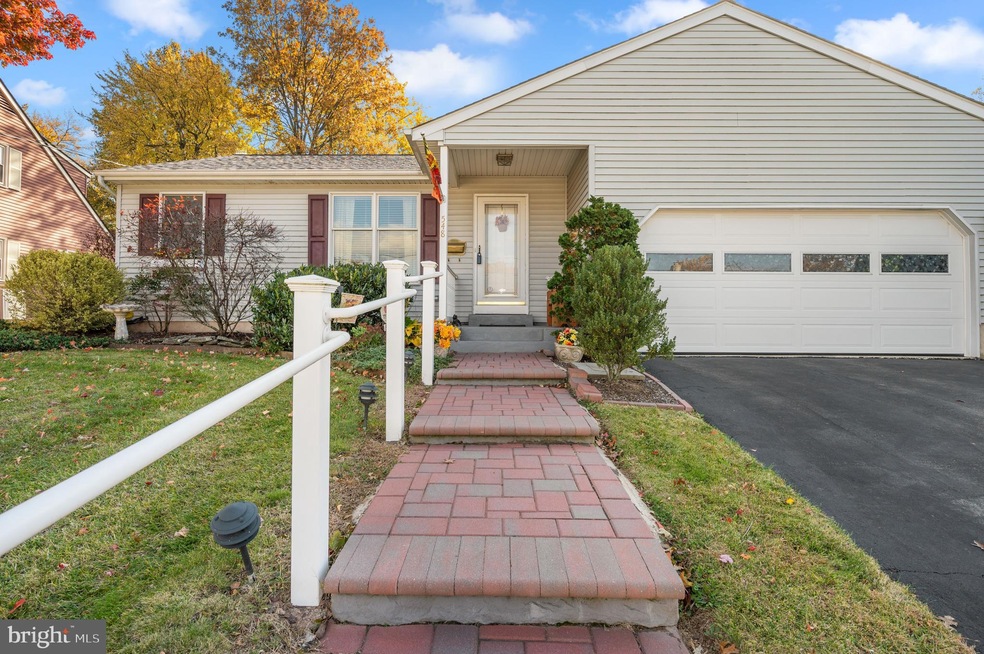 548 Lincoln Ave, Souderton, PA 18964 - photo 1