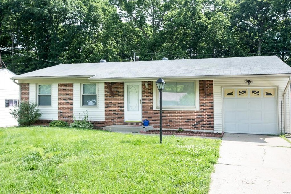 2628 Kelsey Ln, Saint Charles, MO 63301 - photo 1