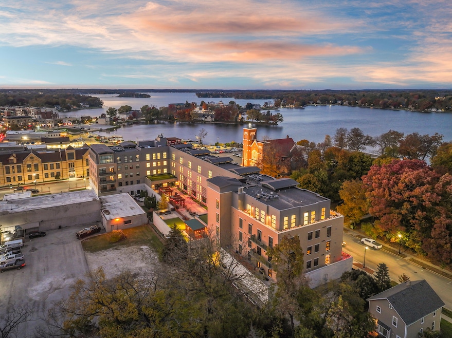 215 E Pleasant St unit 508, Oconomowoc, WI 53066 - photo 1