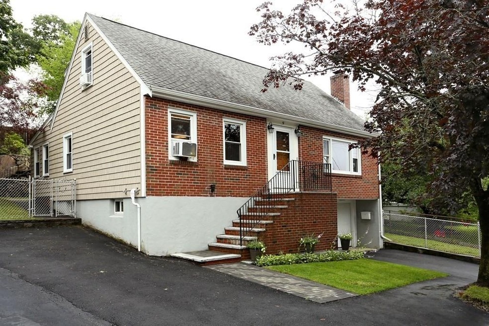 9 Blueview Rd, West Roxbury, MA 02132 - photo 1