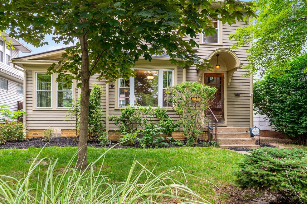 Welcome home to 482 E. Tulane Rd!