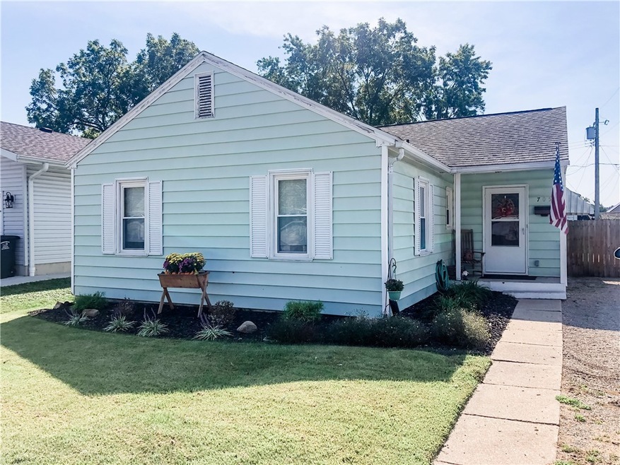 705 W Franklin Ave, Effingham, IL 62401 - photo 1