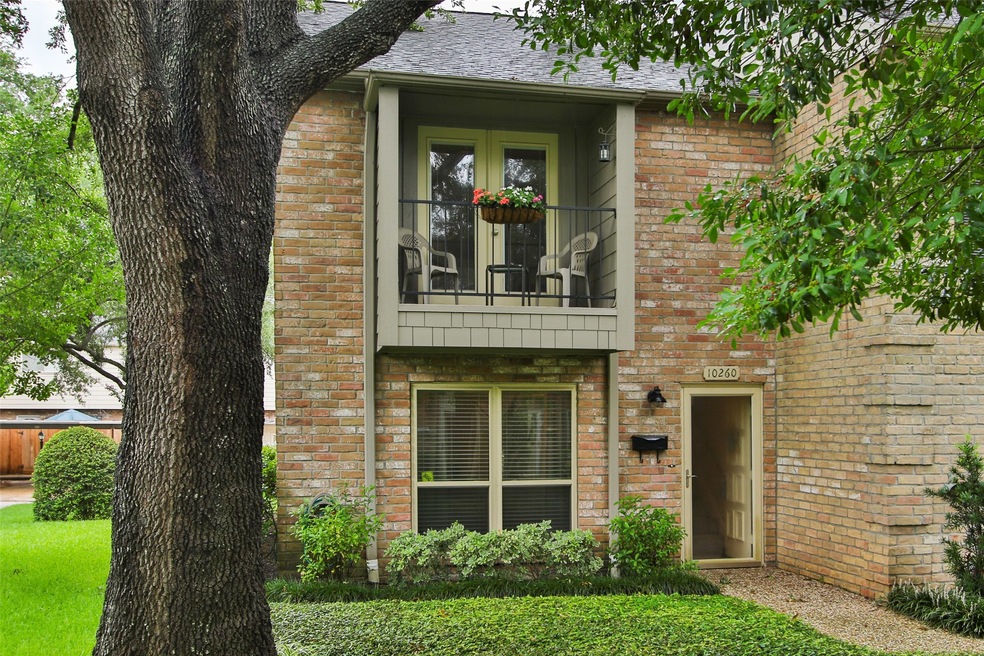 10260 Longmont Dr unit 5, Houston, TX 77042 - photo 1