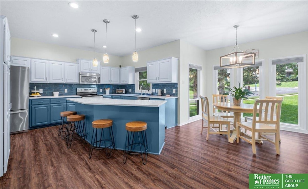 908 Wicklow Rd, Papillion, NE 68046 - photo 1