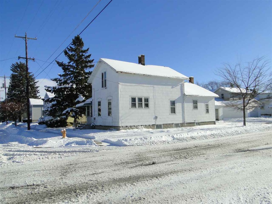 357 W 8th Ave, Oshkosh, WI 54902 - photo 1