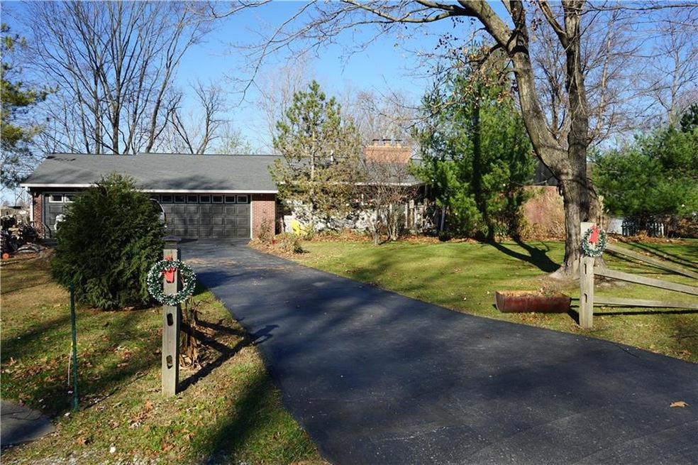 6884 Hillcrest Dr, Plainfield, IN 46168 - photo 1