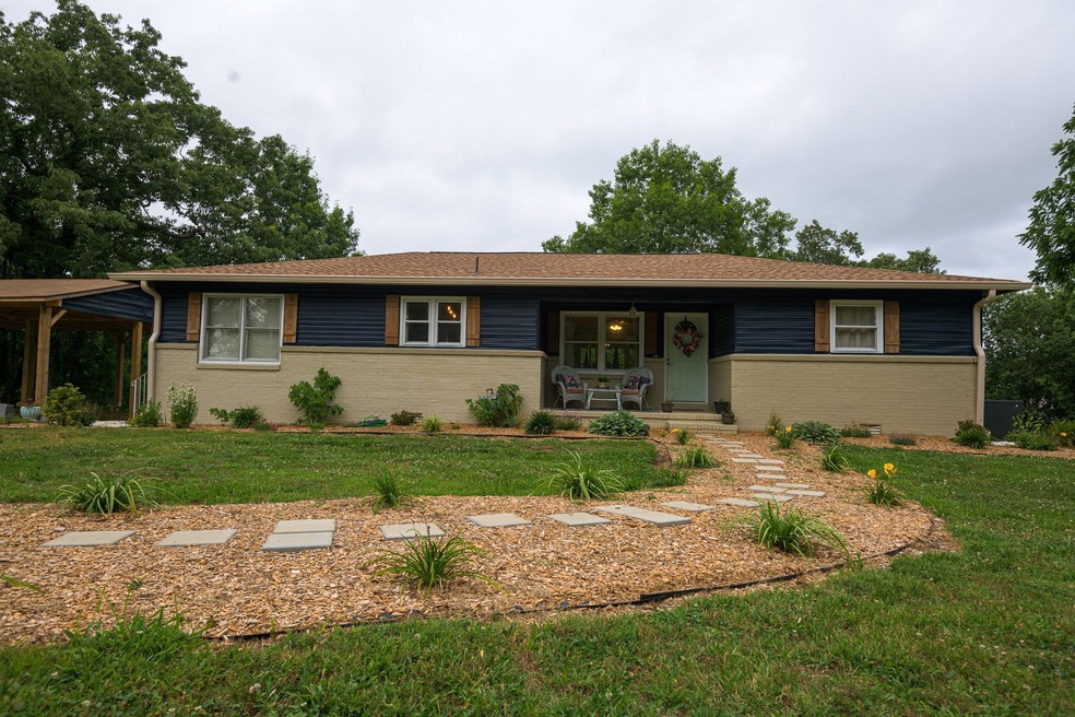 735 Narrows Rd, Shelbyville, TN 37160 - photo 1