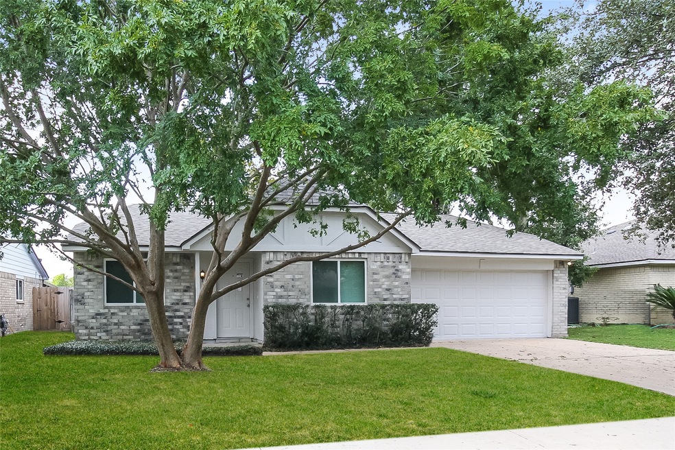 7647 Western Oak Ln, Houston, TX 77040 - photo 1