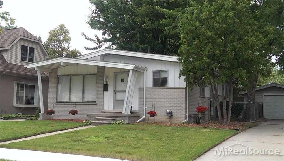 1509 N Selfridge Blvd, Clawson, MI 48017 - photo 1