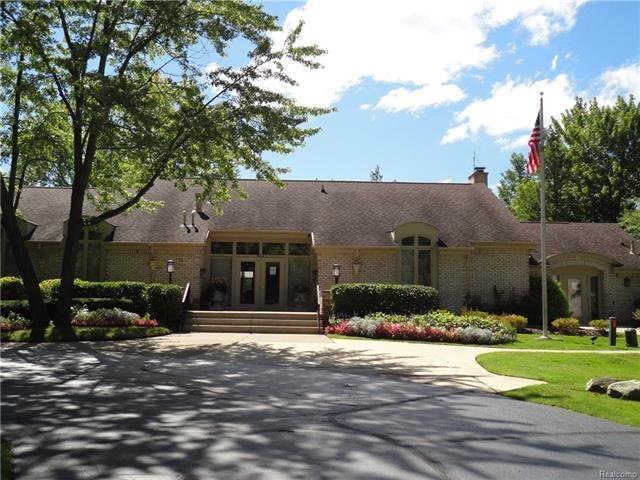 1376 Bramblebush Run, Bloomfield Hills, MI 48304 - photo 1