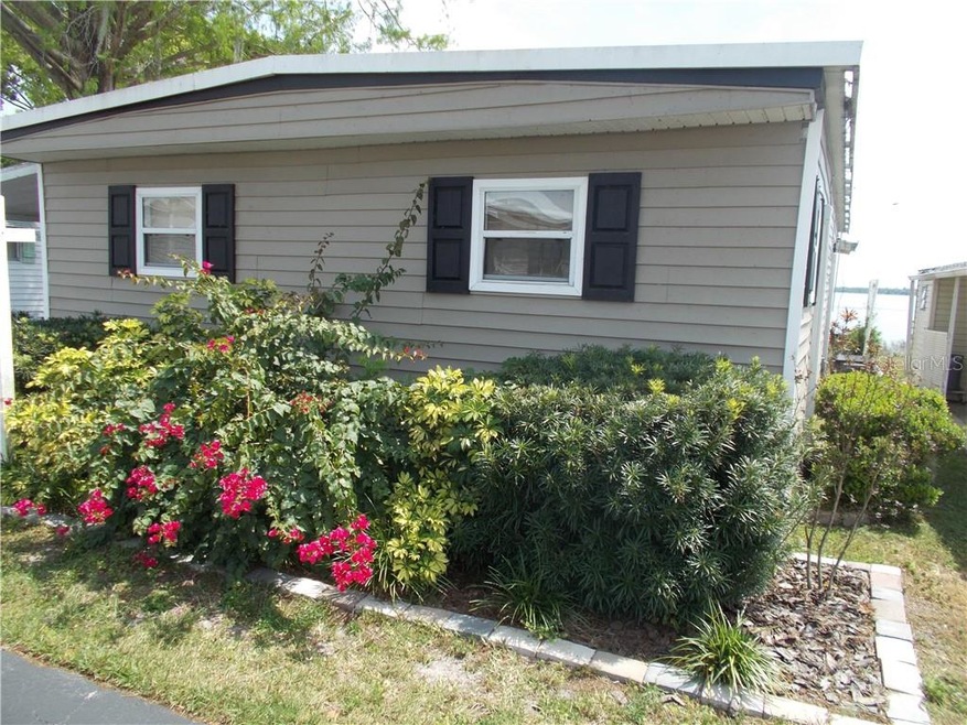 527 Sinclair Cir, Tavares, FL 32778 - photo 1