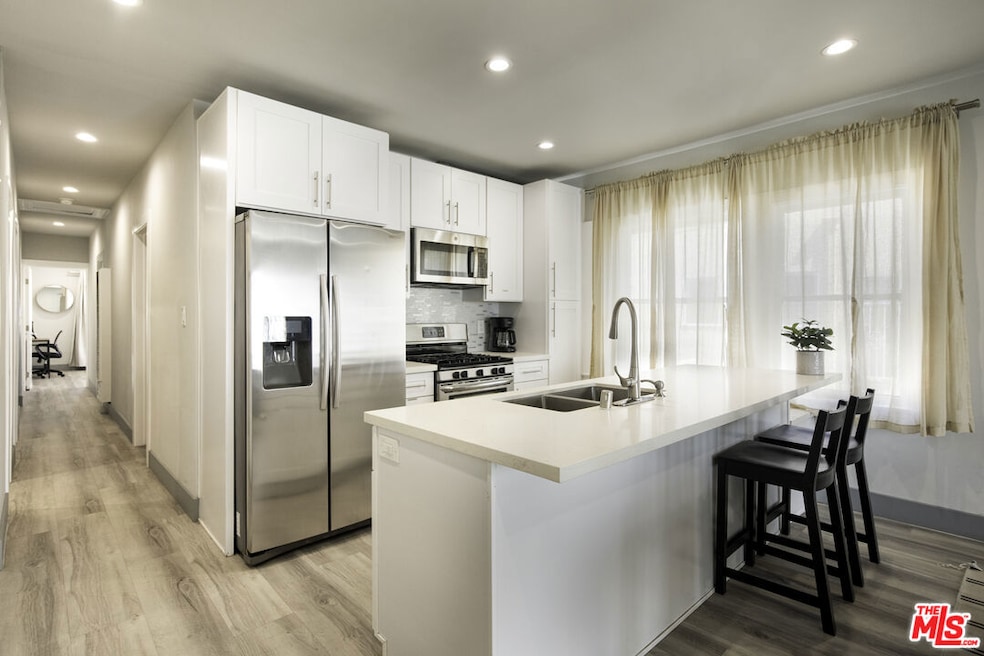 1559 1/2 S Harvard Blvd, Los Angeles, CA 90006 - photo 1