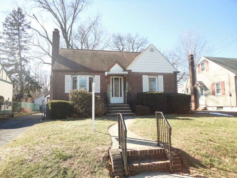 35 Becker Ave, Rochelle Park, NJ 07662 - photo 1