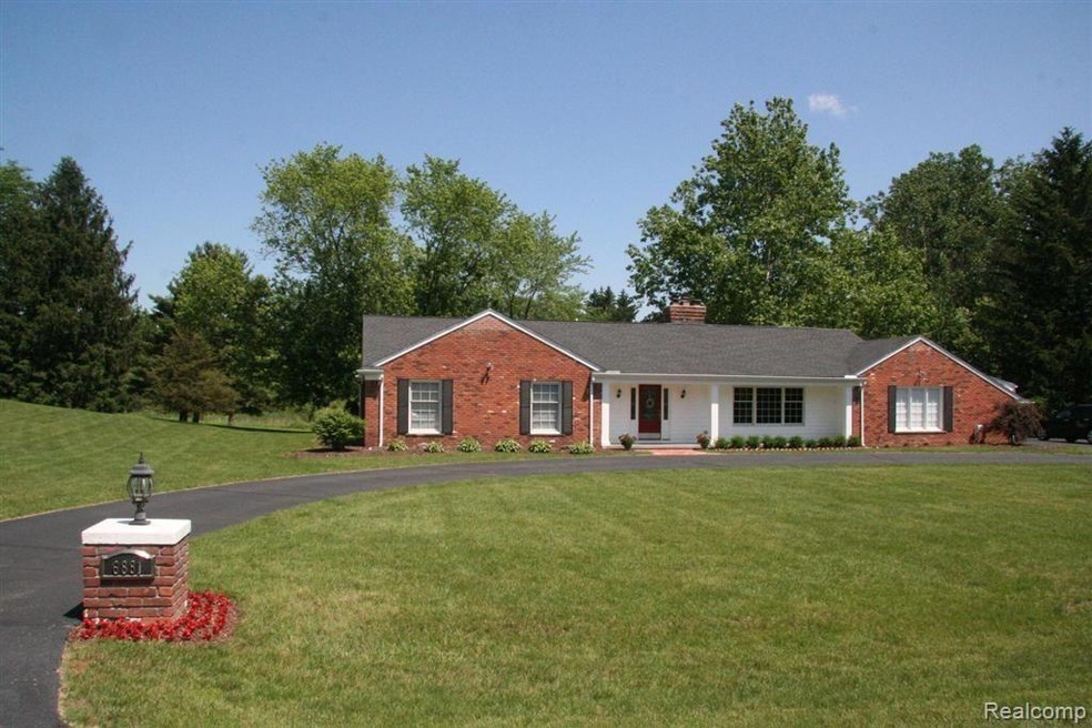 6881 Valley Spring Dr, Bloomfield Hills, MI 48301 - photo 1