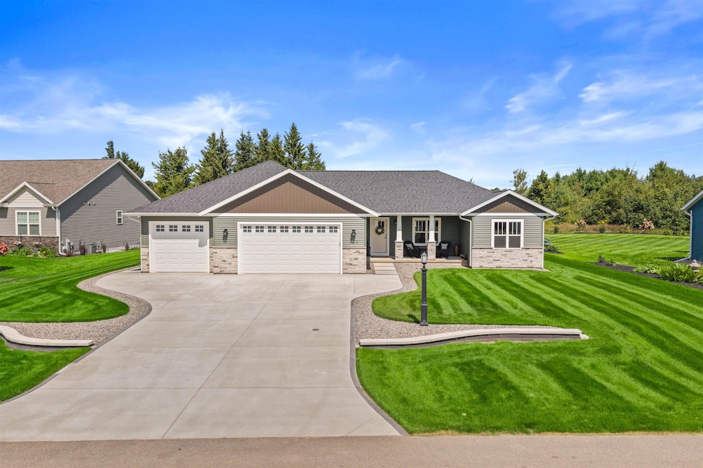 620 W Silverleaf Ct, Plover, WI 54467 - photo 1