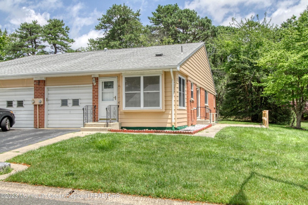 21 Independence Pkwy unit B, Whiting, NJ 08759 - photo 1