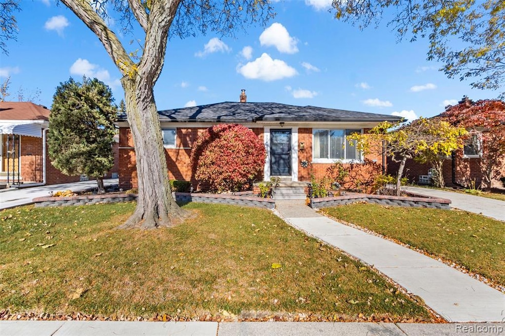 22417 Carolina St, Saint Clair Shores, MI 48080 - photo 1