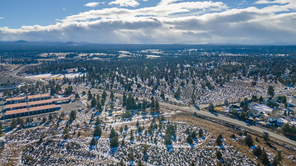 61190 Magnolia Ln, Bend, OR 97702 - photo 1