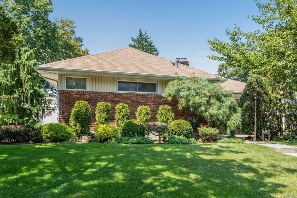 545 Mohawk Rd, West Hempstead, NY 11552 - photo 1