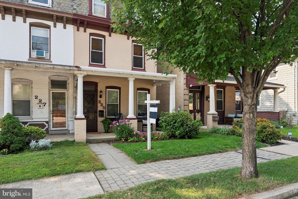 225 Spring Mill Ave, Conshohocken, PA 19428 - photo 1
