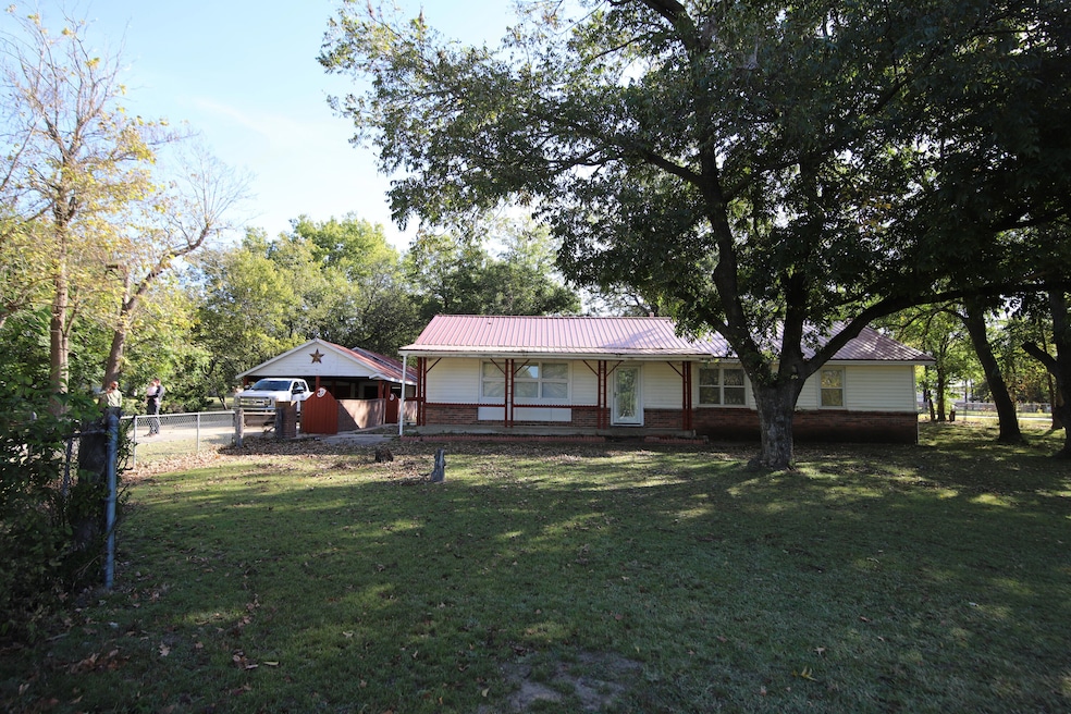 17 S Elm St, Miami, OK 74354 - photo 1