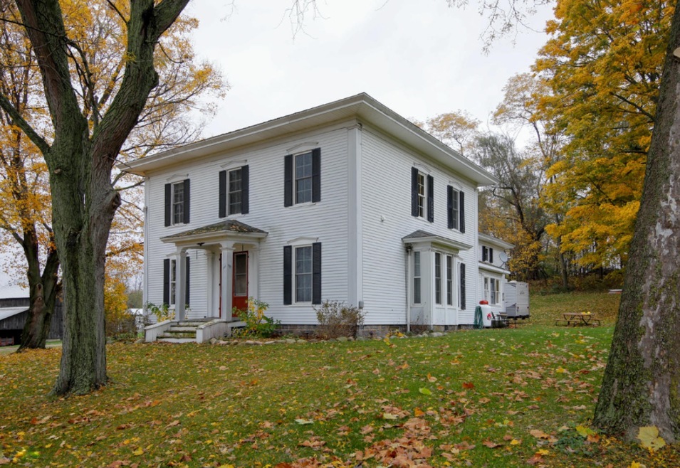 869 16th St-101