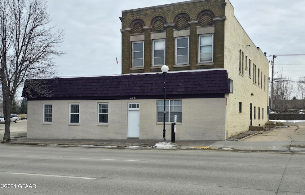 218 N Broadway, Crookston, MN 56716 - photo 1