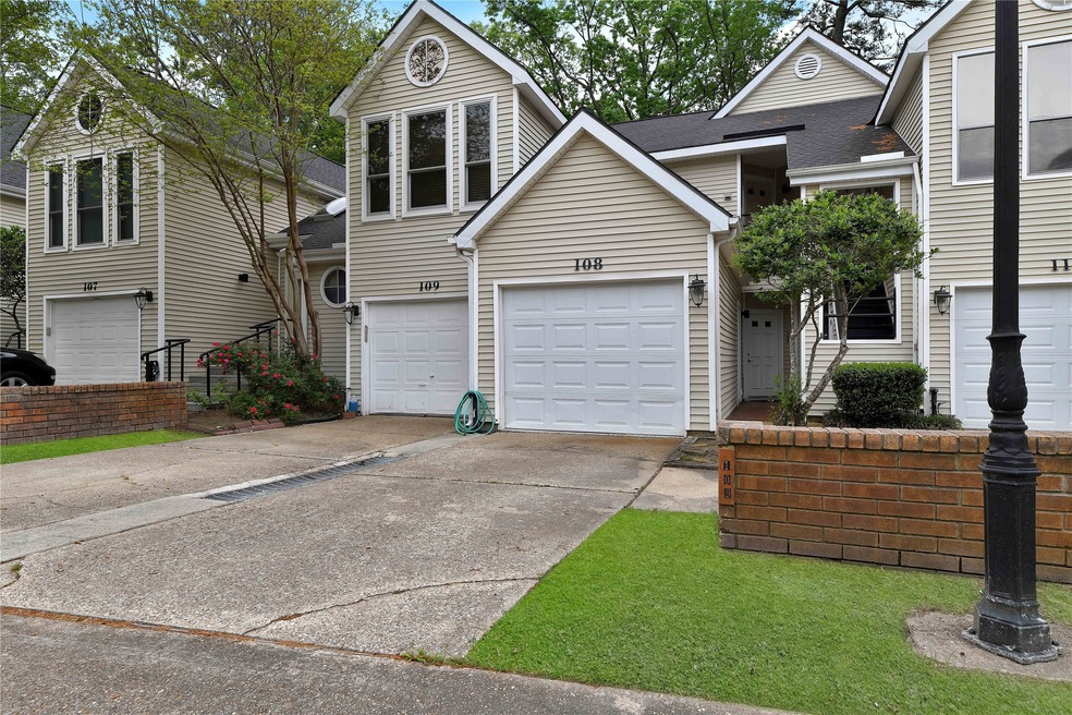 Welcome to you ground Floor Condo with a garage.
