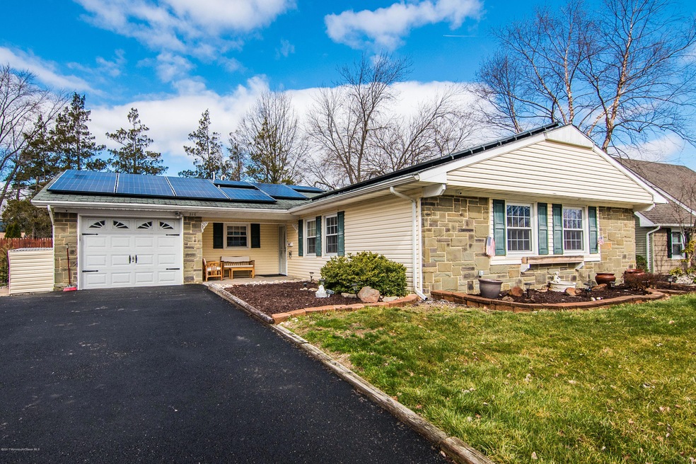 216 Deerfield Ln, Matawan, NJ 07747 - photo 1