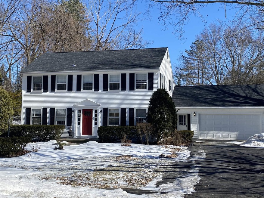 29 Folmsbee Dr, Albany, NY 12204 - photo 1