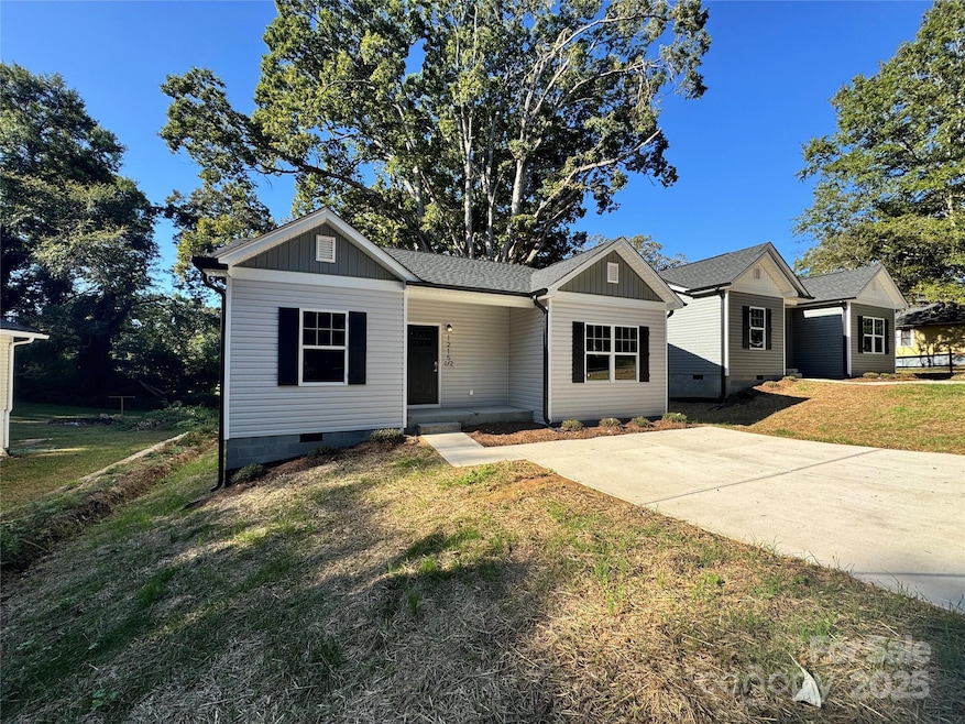 1215 1/2 Mountain Ave, Gastonia, NC 28052 - photo 1