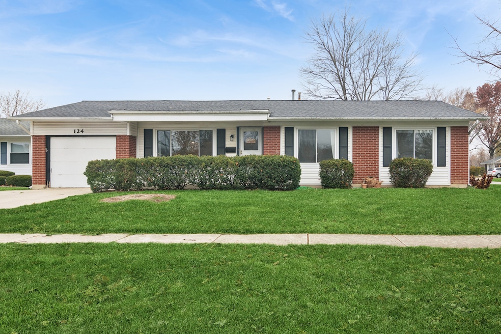 124 Braemar Dr, Elk Grove Village, IL 60007 - photo 1
